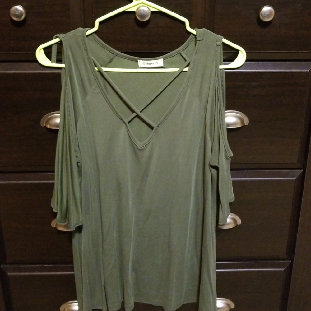 Cold shoulder blouse - Picture 3 of 3